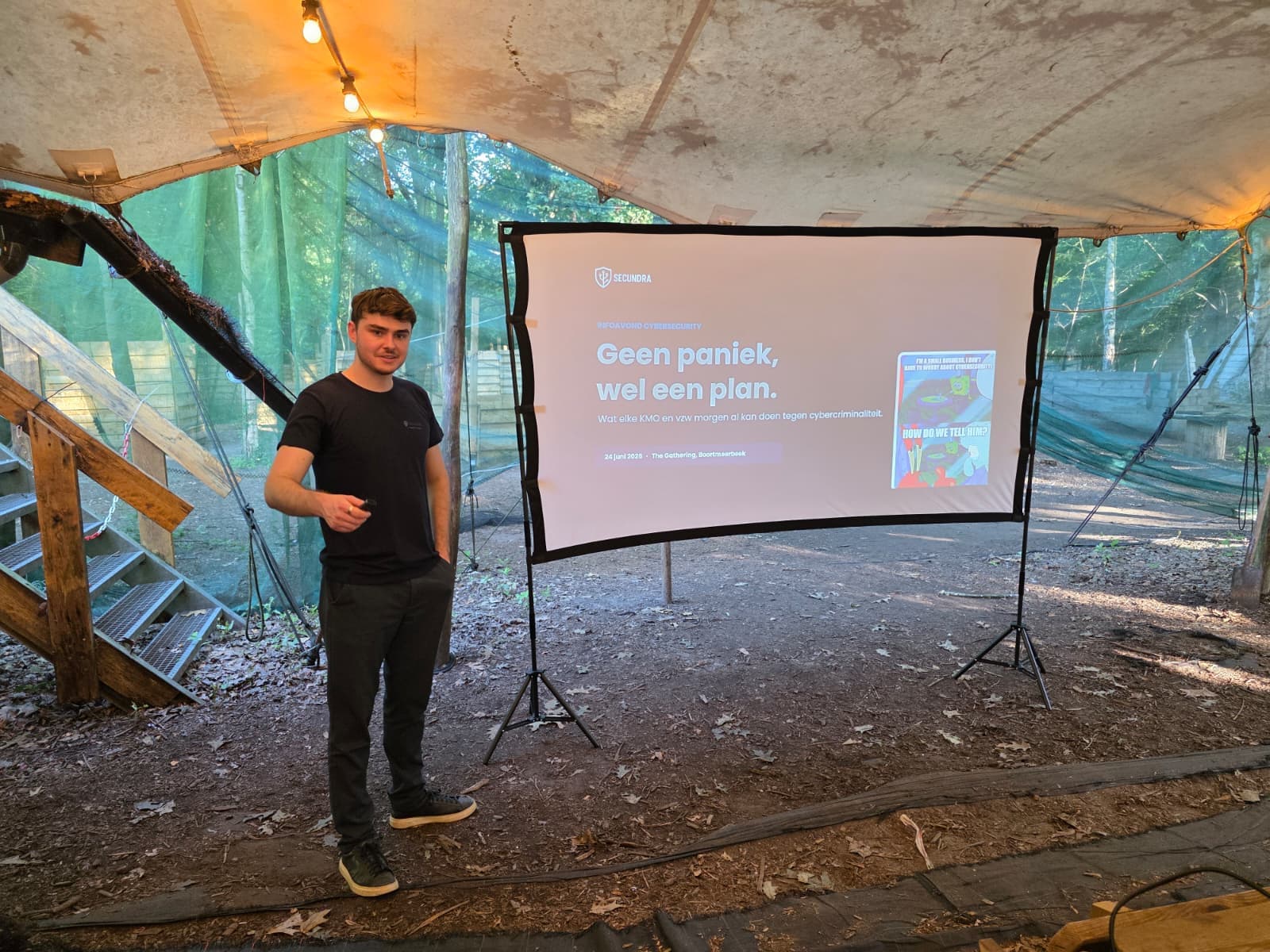 Secundra founder next to the opening slide of our cybersecurity info evening for SMEs